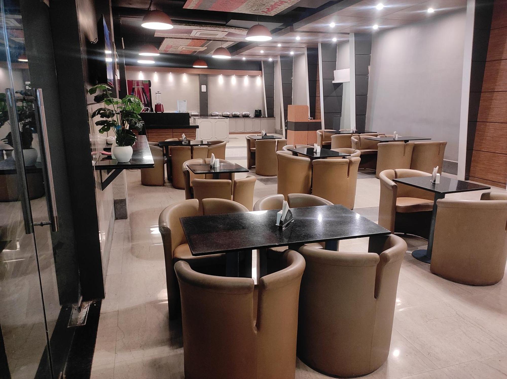 Max Hotels Allāhābād Junction Eksteriør bilde