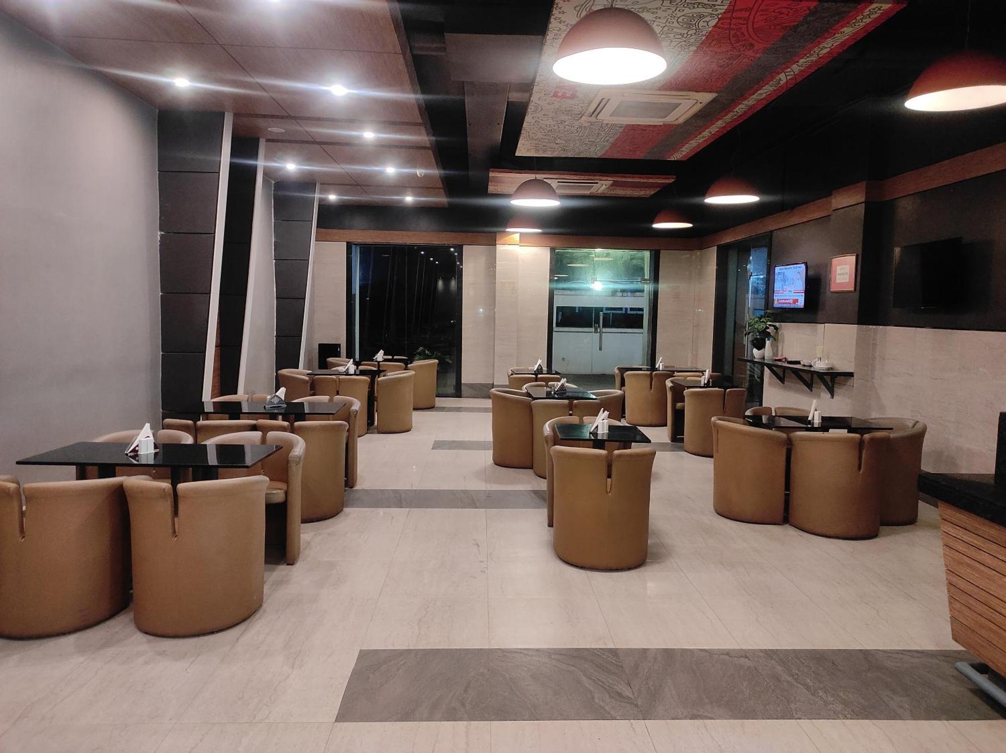 Max Hotels Allāhābād Junction Eksteriør bilde